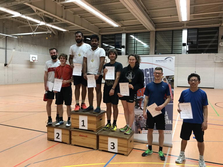 Semesterabschlussturnier Badminton Doppel sorgt für Begeisterung bei den Teilnehmenden Semesterabschlussturnier Badminton Doppel sorgt für Begeisterung bei den Teilnehmenden