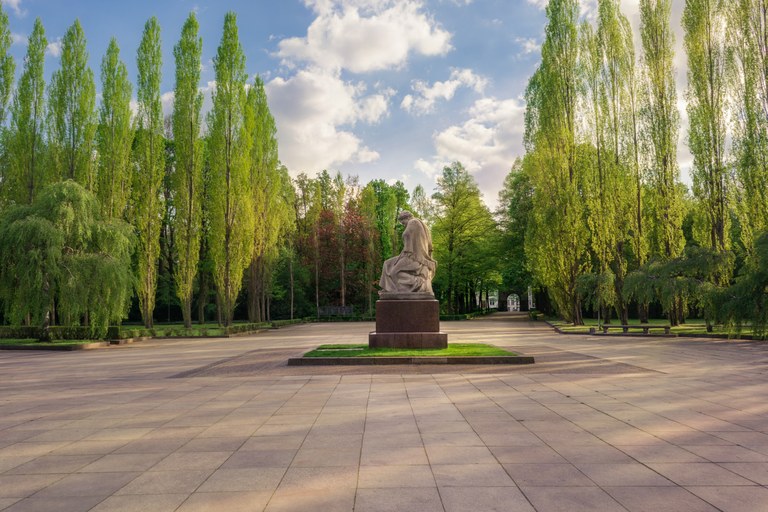 Treptower Park_Mutter Heimat.jpg