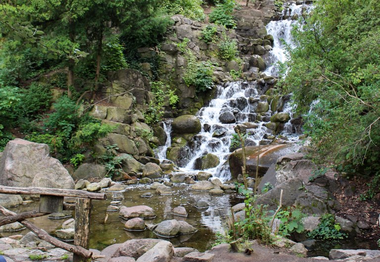 Viktoriapark_Wasserfall.jpg