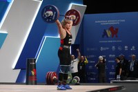 Kiara Klug gewinnt 3 Medaillen bei der EM im Gewichtheben