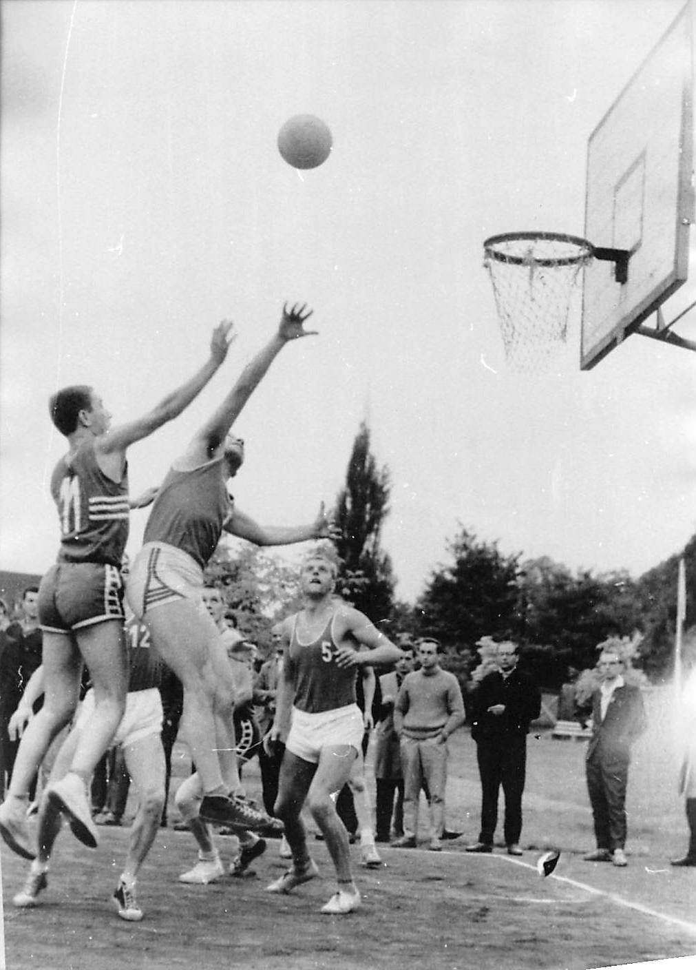 1973 Okt. - Unisportfest Basketball