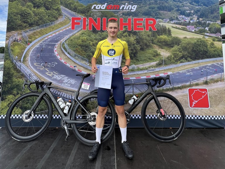Felix Fleischmann wird Deutscher Vize-Hochschulmeister Rennrad Felix Fleischmann wird Deutscher Vize-Hochschulmeister Rennrad